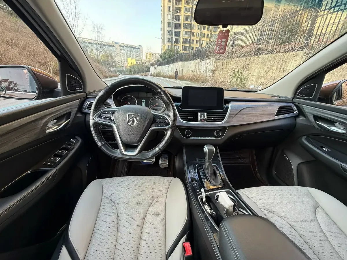 2017 BaoJun 730 1.5T 150HP L4 6DCT,autocango,china used car exporter,china ev exporter,chinese used car exporter,chinese used ev exporter