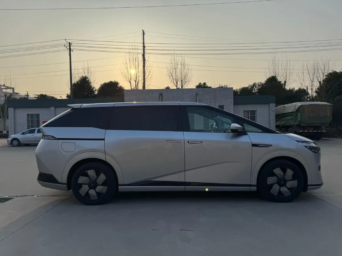 2024 Xpeng X9 BEV 84.5KWH,autocango,china used car exporter,china ev exporter,chinese used car exporter,chinese used ev exporter