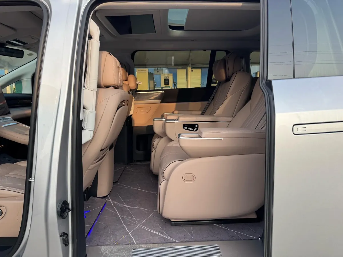 2024 Xpeng X9 BEV 84.5KWH,autocango,china used car exporter,china ev exporter,chinese used car exporter,chinese used ev exporter