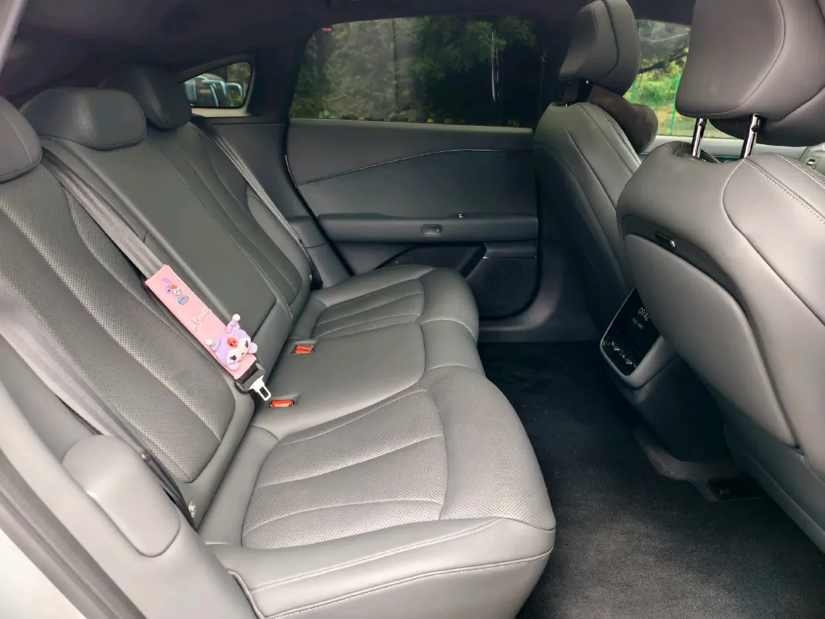 2024 Xpeng P7+ BEV 76.3KWH,autocango,china used car exporter,china ev exporter,chinese used car exporter,chinese used ev exporter