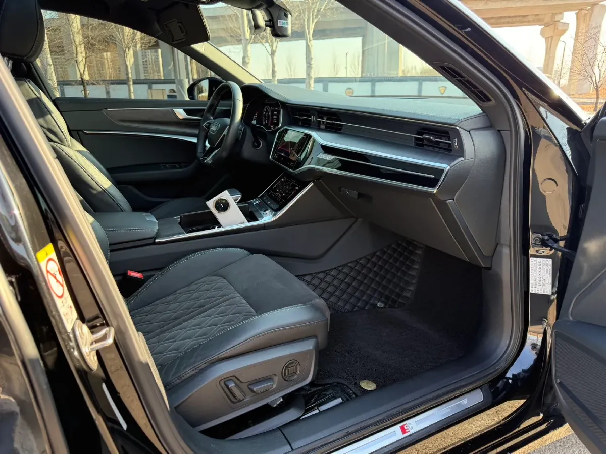 2019 Audi A6L 2.0T 224HP L4 7DCT,autocango,china used car exporter,china ev exporter,chinese used car exporter,chinese used ev exporter