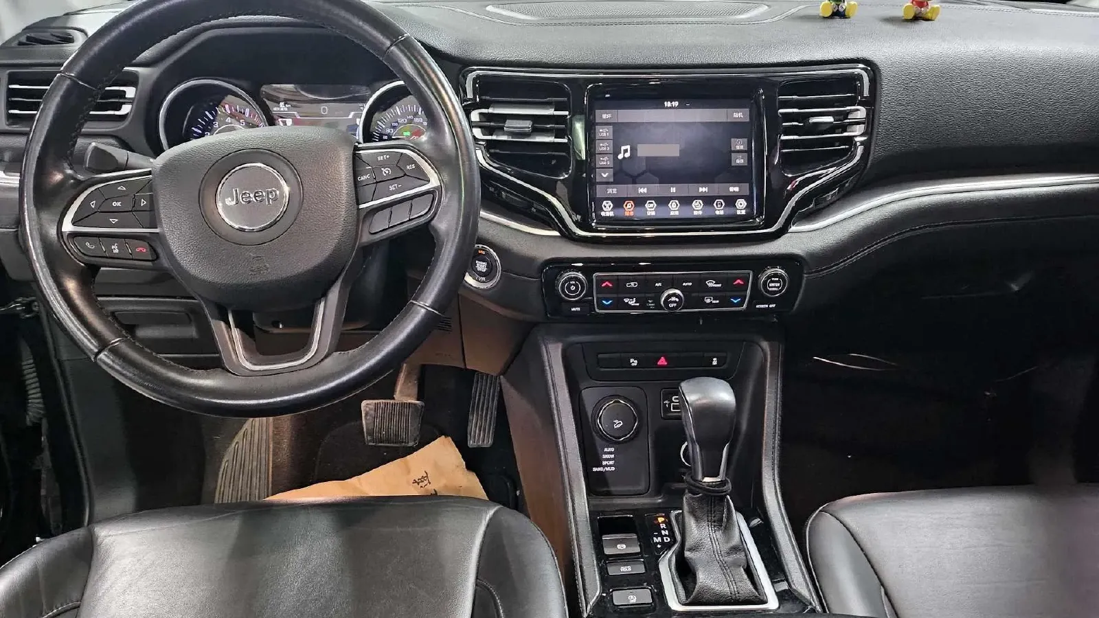 2018 Jeep Grand Commander 2.0T 265HP L4 9AT,autocango,china used car exporter,china ev exporter,chinese used car exporter,chinese used ev exporter