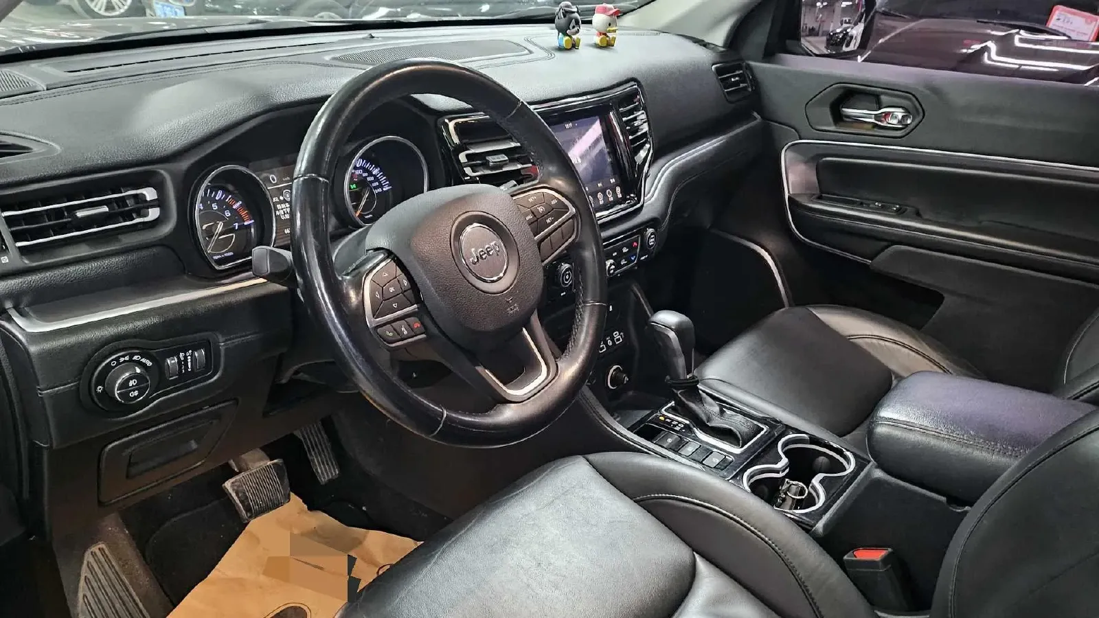 2018 Jeep Grand Commander 2.0T 265HP L4 9AT,autocango,china used car exporter,china ev exporter,chinese used car exporter,chinese used ev exporter