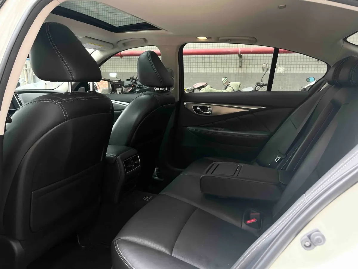 2018 Jeep Grand Commander 2.0T 265HP L4 9AT,autocango,china used car exporter,china ev exporter,chinese used car exporter,chinese used ev exporter