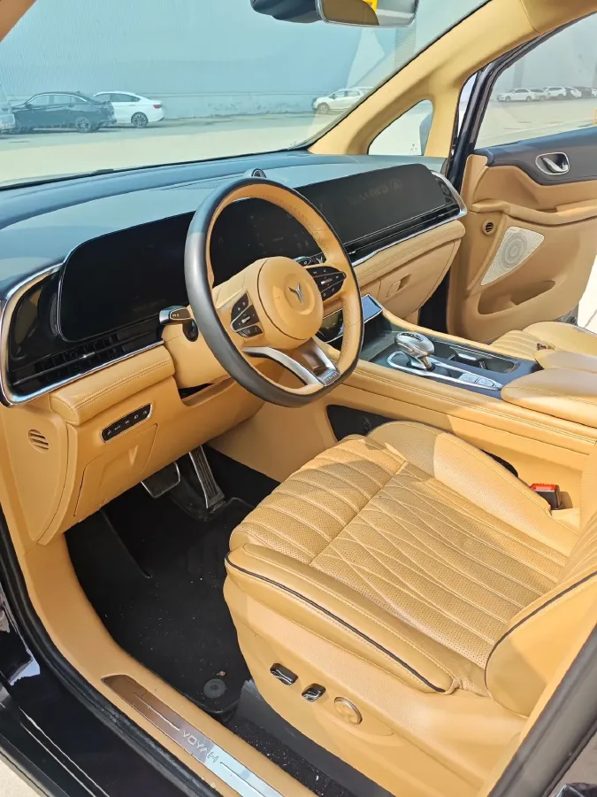 2022 Voyah Dream 1.5T 136HP L4 PHEV 25.57KWH,autocango,china used car exporter,china ev exporter,chinese used car exporter,chinese used ev exporter