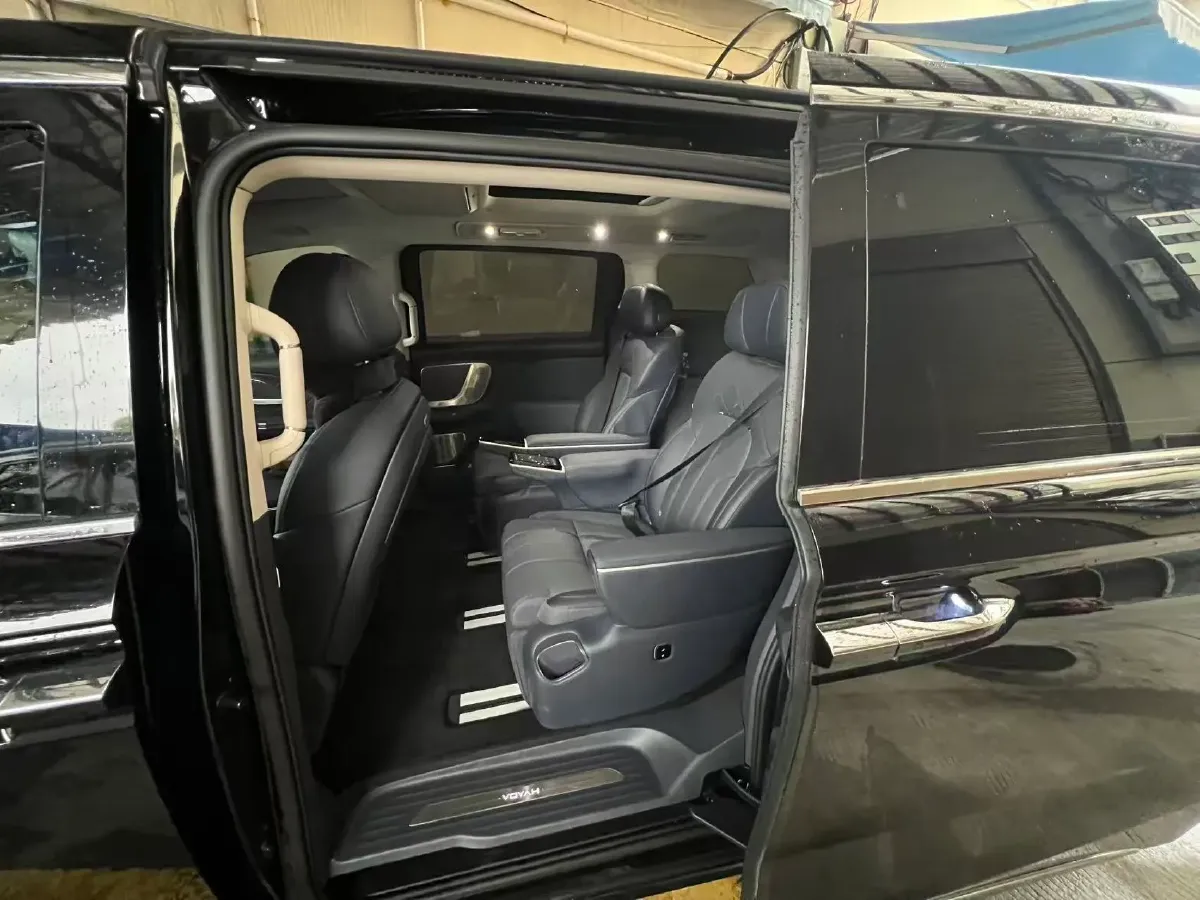 2026 Voyah Dream 1.5T 150HP L4 PHEV,autocango,china used car exporter,china ev exporter,chinese used car exporter,chinese used ev exporter