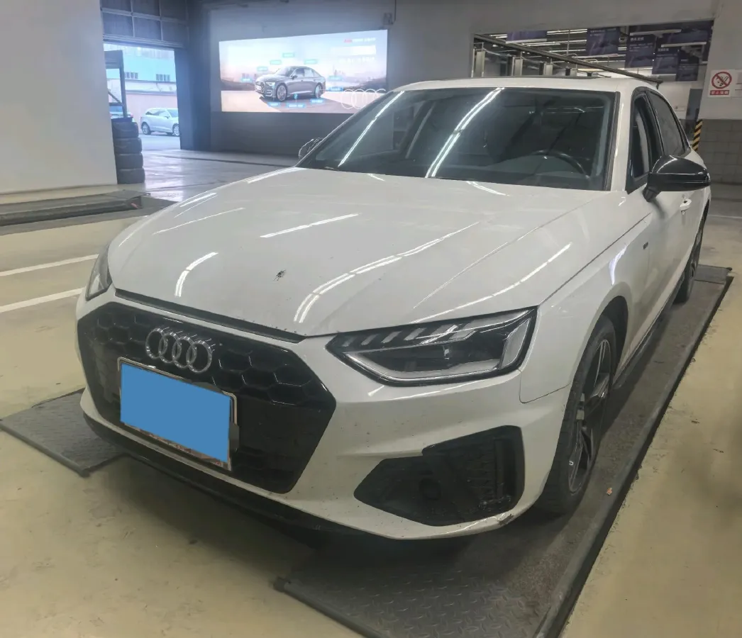 2022 Audi A4L 2.0T 190HP L4 7DCT,autocango,china used car exporter,china ev exporter,chinese used car exporter,chinese used ev exporter