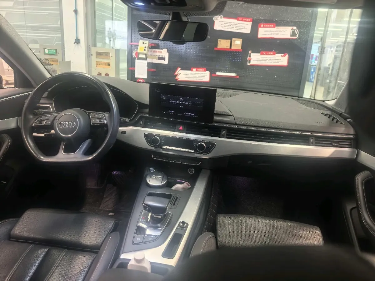 2022 Audi A4L 2.0T 190HP L4 7DCT,autocango,china used car exporter,china ev exporter,chinese used car exporter,chinese used ev exporter