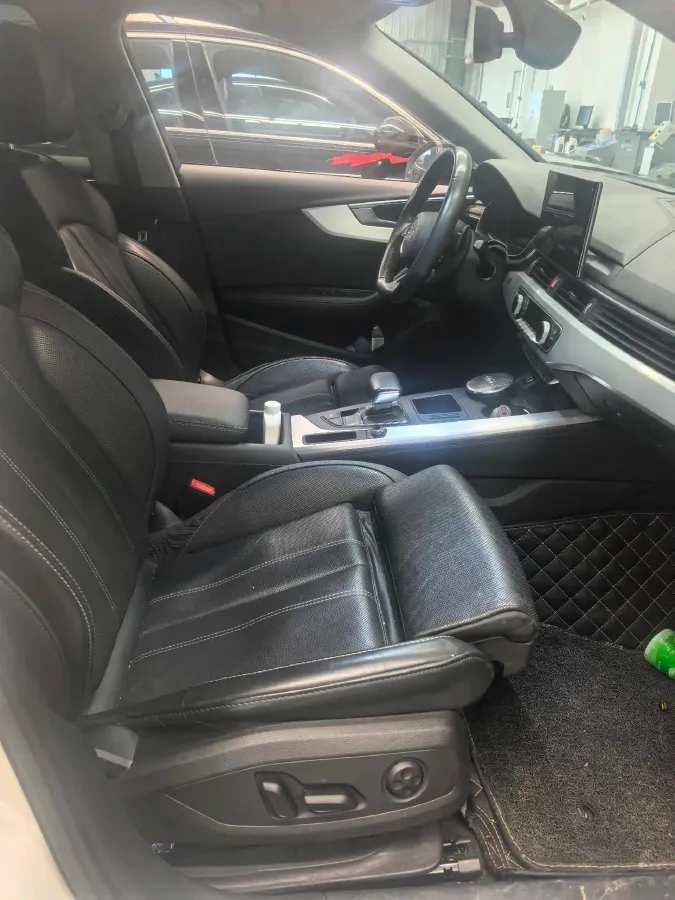 2022 Audi A4L 2.0T 190HP L4 7DCT,autocango,china used car exporter,china ev exporter,chinese used car exporter,chinese used ev exporter