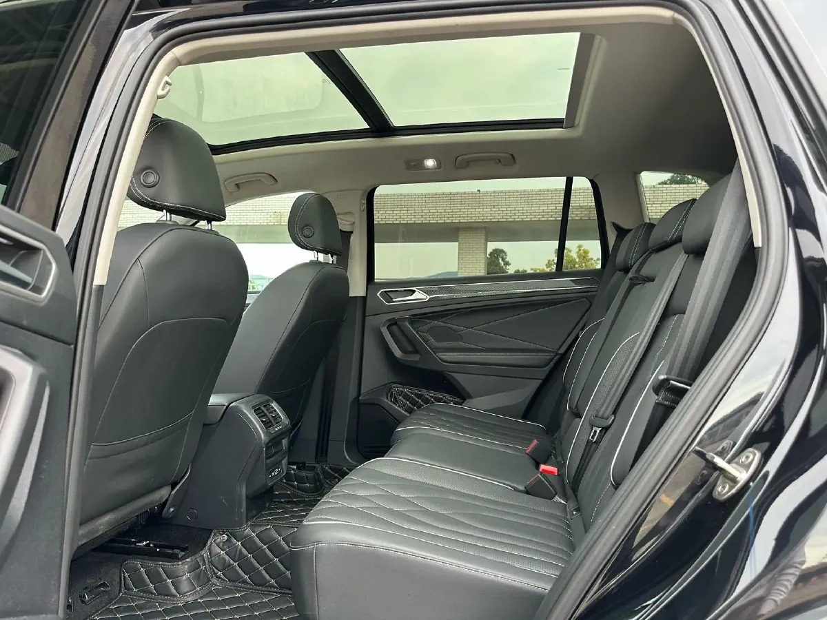 2024 Volkswagen Tiguan L 2.0T 186HP L4 7DCT,autocango,china used car exporter,china ev exporter,chinese used car exporter,chinese used ev exporter