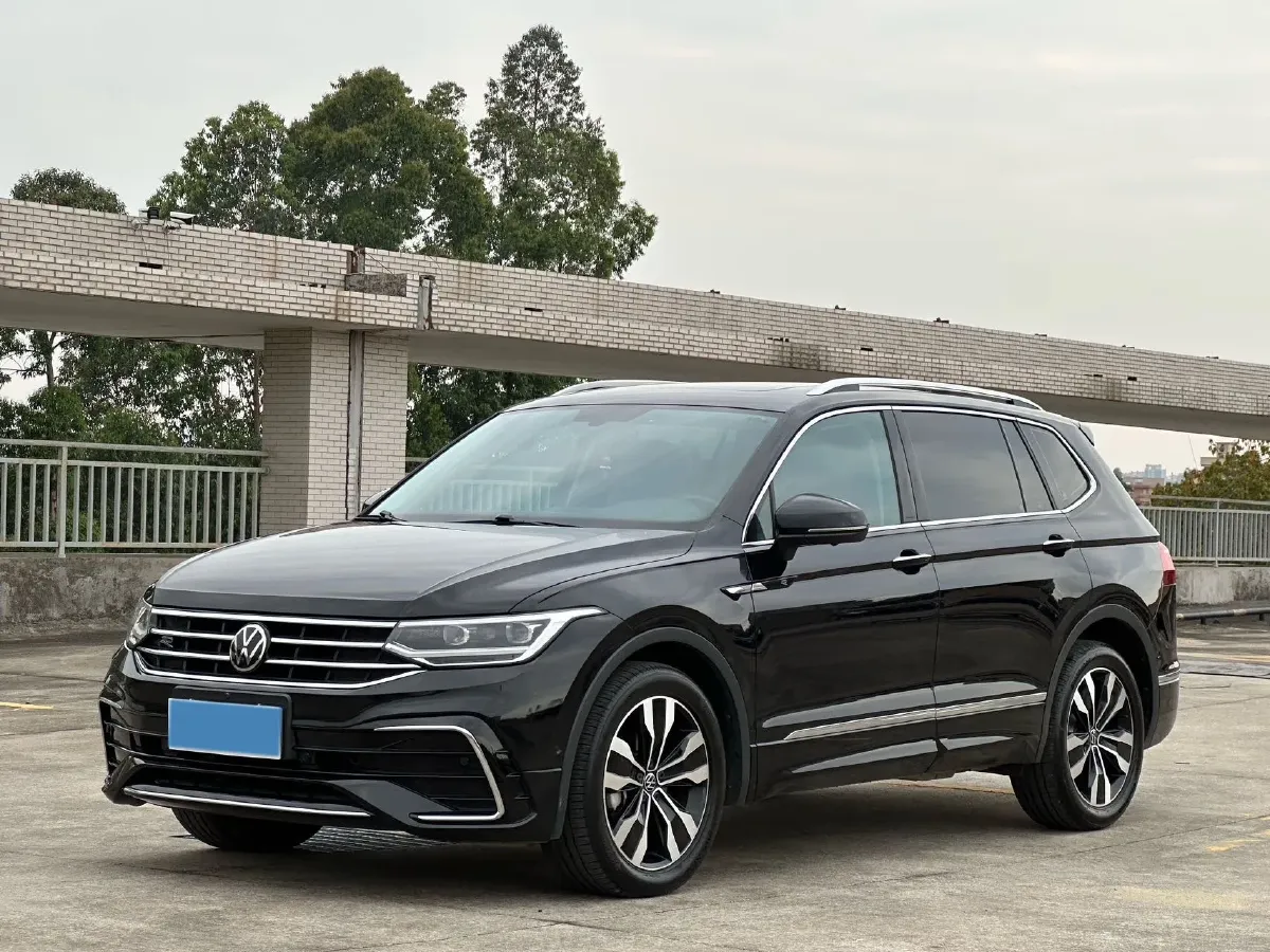 2024 Volkswagen Tiguan L 2.0T 186HP L4 7DCT,autocango,china used car exporter,china ev exporter,chinese used car exporter,chinese used ev exporter