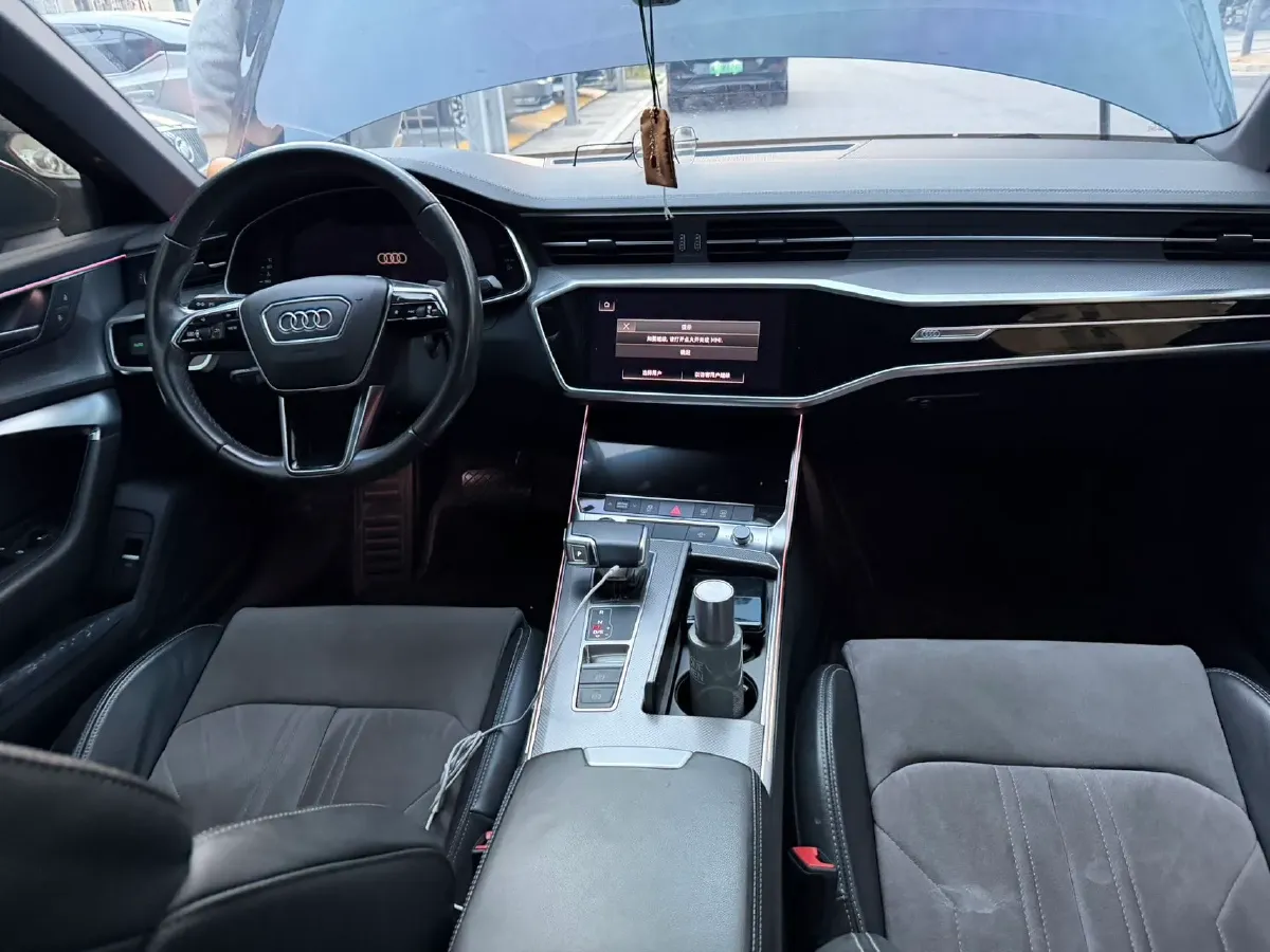 2022 Audi A6L 2.0T 224HP L4 7DCT,autocango,china used car exporter,china ev exporter,chinese used car exporter,chinese used ev exporter