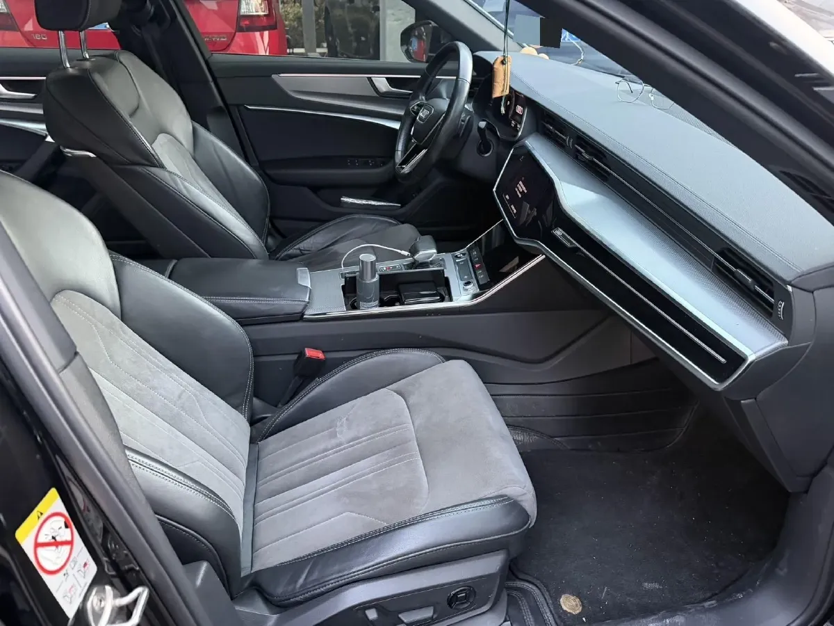 2022 Audi A6L 2.0T 224HP L4 7DCT,autocango,china used car exporter,china ev exporter,chinese used car exporter,chinese used ev exporter