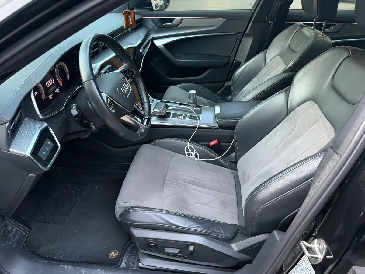 2022 Audi A6L 2.0T 224HP L4 7DCT,autocango,china used car exporter,china ev exporter,chinese used car exporter,chinese used ev exporter