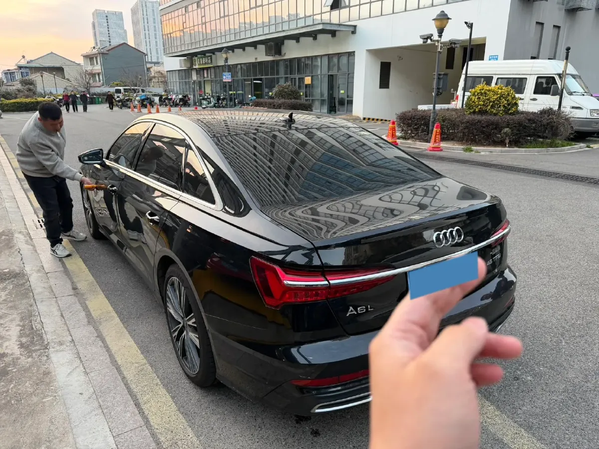 2022 Audi A6L 2.0T 224HP L4 7DCT,autocango,china used car exporter,china ev exporter,chinese used car exporter,chinese used ev exporter
