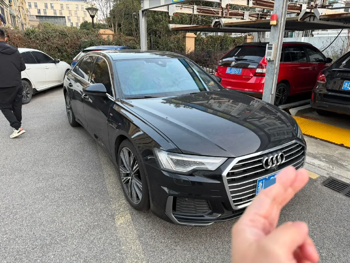 2022 Audi A6L 2.0T 224HP L4 7DCT,autocango,china used car exporter,china ev exporter,chinese used car exporter,chinese used ev exporter