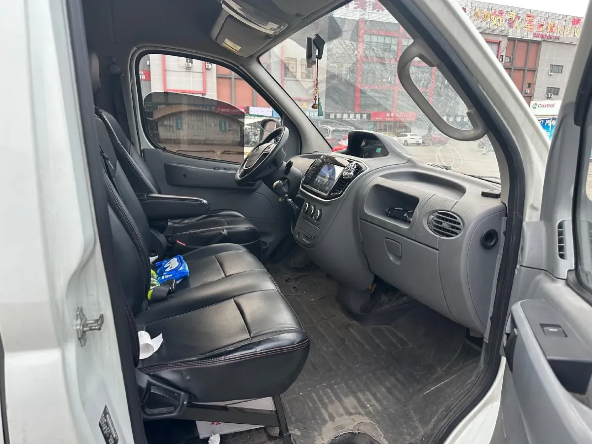 2021 MAXUS XinTu V80 2.0T 127HP L4 6MT,autocango,china used car exporter,china ev exporter,chinese used car exporter,chinese used ev exporter