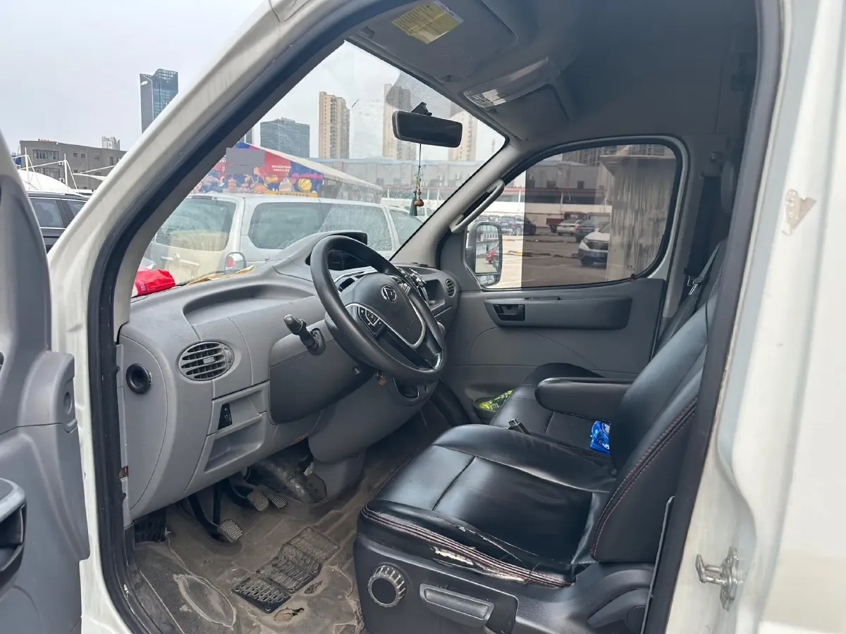 2021 MAXUS XinTu V80 2.0T 127HP L4 6MT,autocango,china used car exporter,china ev exporter,chinese used car exporter,chinese used ev exporter