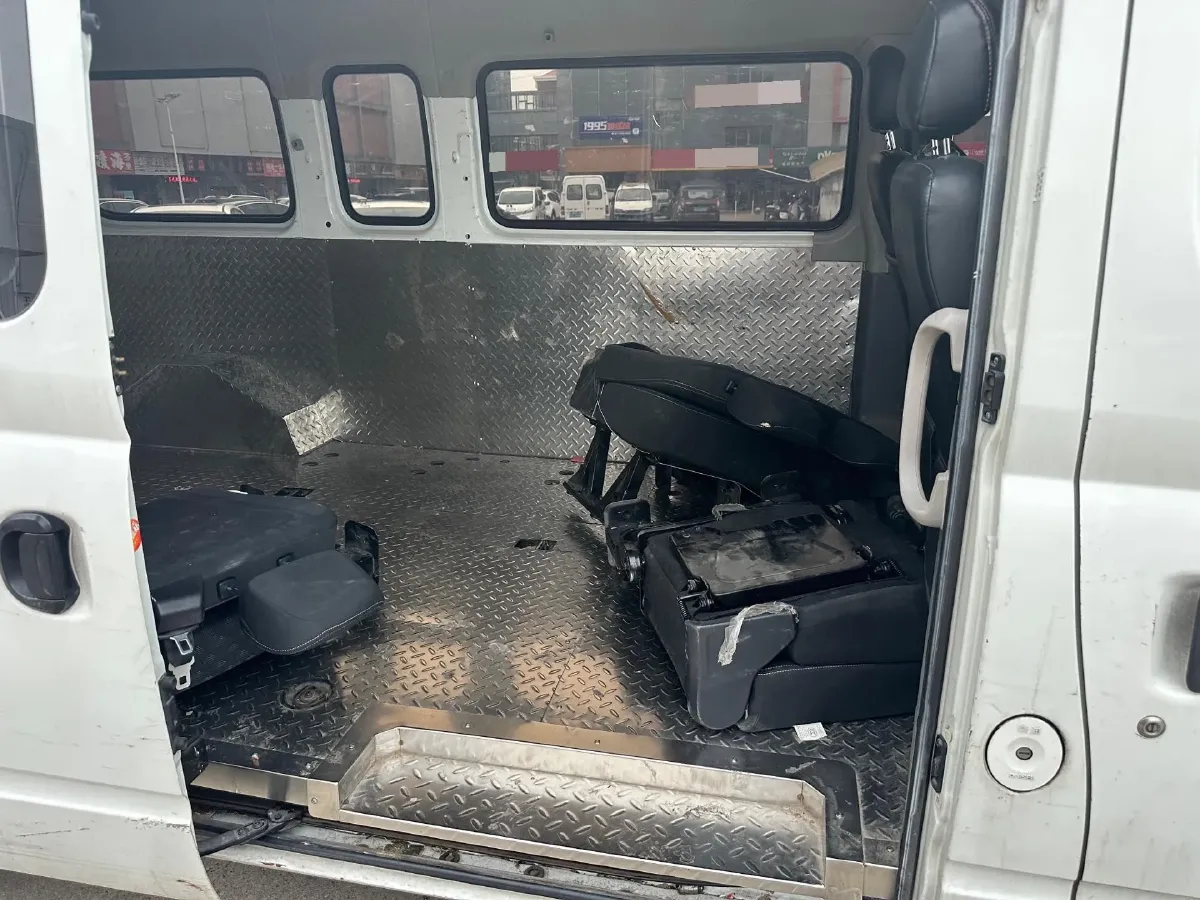 2021 MAXUS XinTu V80 2.0T 127HP L4 6MT,autocango,china used car exporter,china ev exporter,chinese used car exporter,chinese used ev exporter