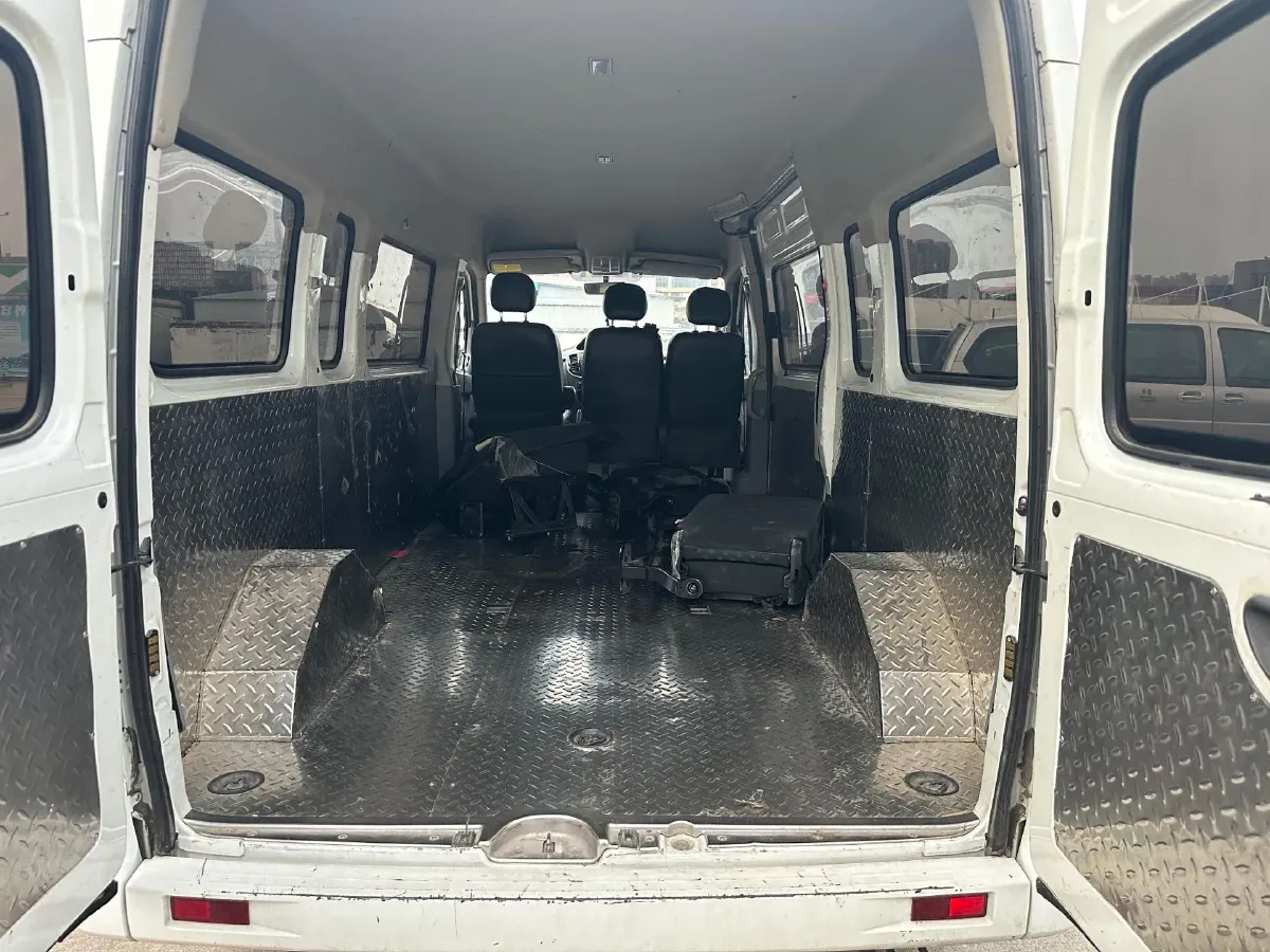 2021 MAXUS XinTu V80 2.0T 127HP L4 6MT,autocango,china used car exporter,china ev exporter,chinese used car exporter,chinese used ev exporter