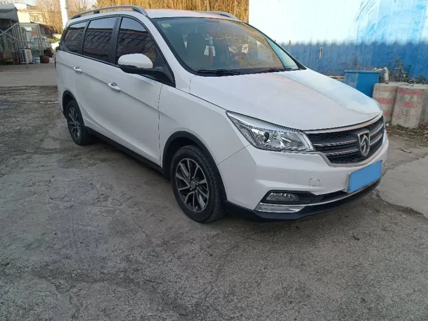 2021 BaoJun 730 1.5L 105HP L4 6MT,autocango,china used car exporter,china ev exporter,chinese used car exporter,chinese used ev exporter