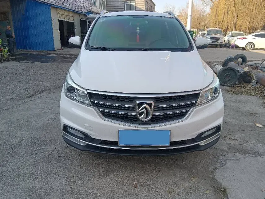 2021 BaoJun 730 1.5L 105HP L4 6MT,autocango,china used car exporter,china ev exporter,chinese used car exporter,chinese used ev exporter