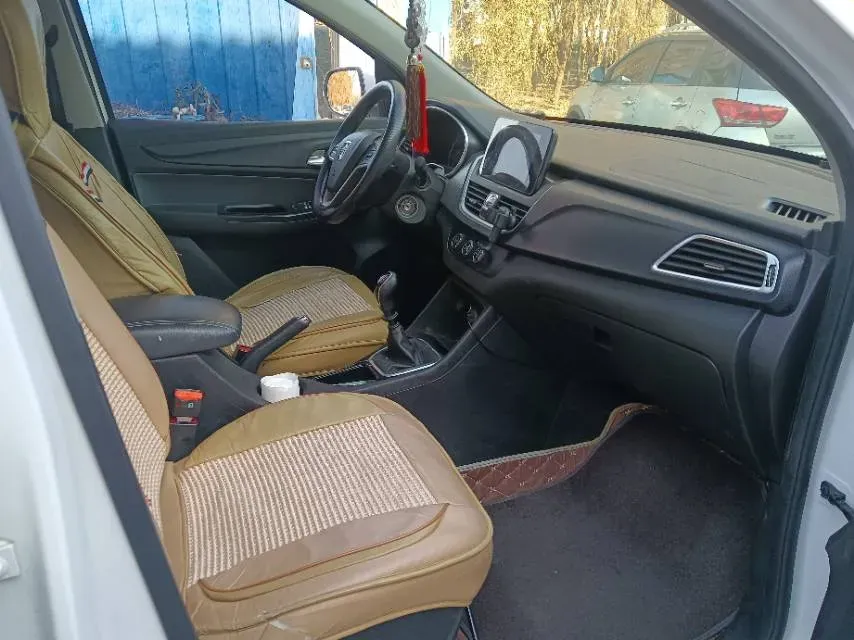 2021 BaoJun 730 1.5L 105HP L4 6MT,autocango,china used car exporter,china ev exporter,chinese used car exporter,chinese used ev exporter