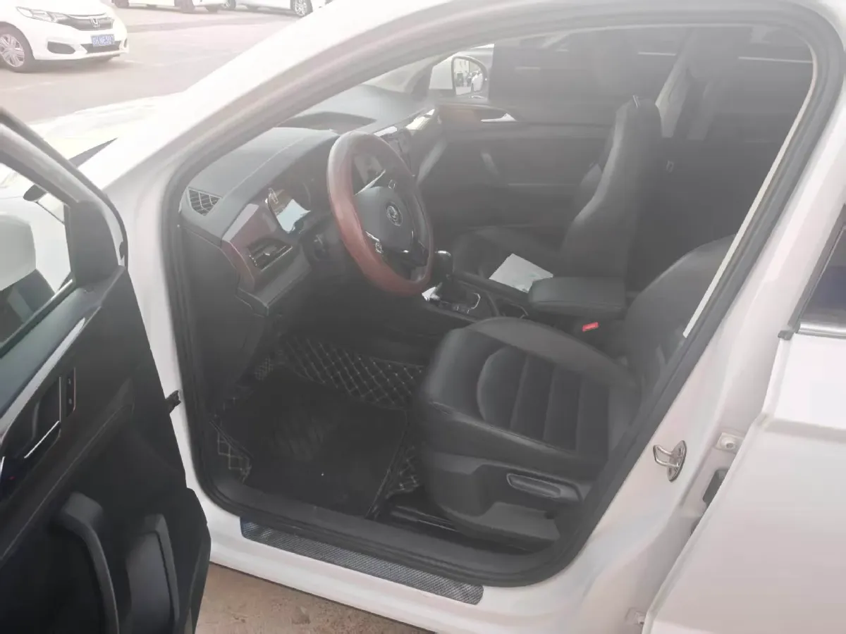 2019 MINI MINI 1.5T 102HP L3 7DCT,autocango,china used car exporter,china ev exporter,chinese used car exporter,chinese used ev exporter