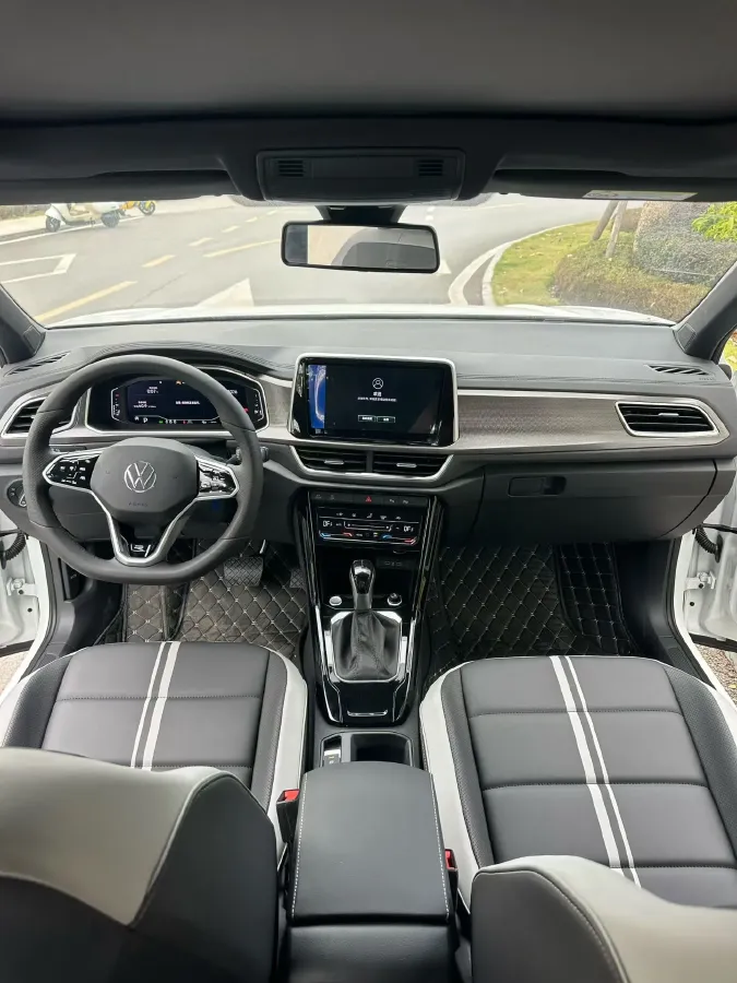 2025 Volkswagen T-Roc 1.5T 160HP L4 7DCT,autocango,china used car exporter,china ev exporter,chinese used car exporter,chinese used ev exporter