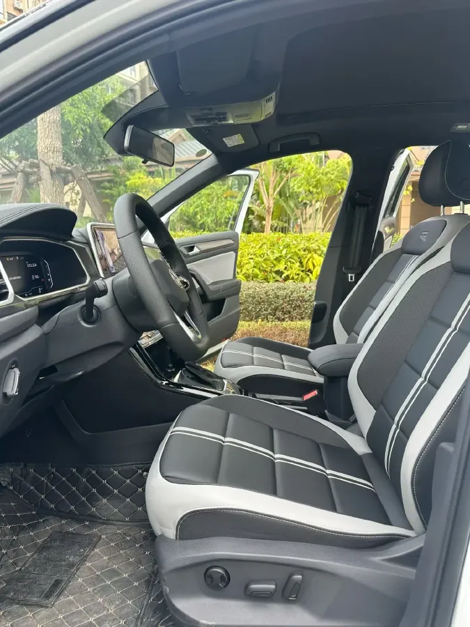 2025 Volkswagen T-Roc 1.5T 160HP L4 7DCT,autocango,china used car exporter,china ev exporter,chinese used car exporter,chinese used ev exporter