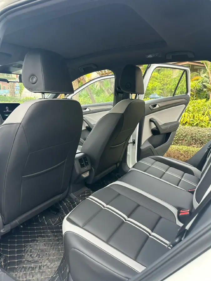 2025 Volkswagen T-Roc 1.5T 160HP L4 7DCT,autocango,china used car exporter,china ev exporter,chinese used car exporter,chinese used ev exporter