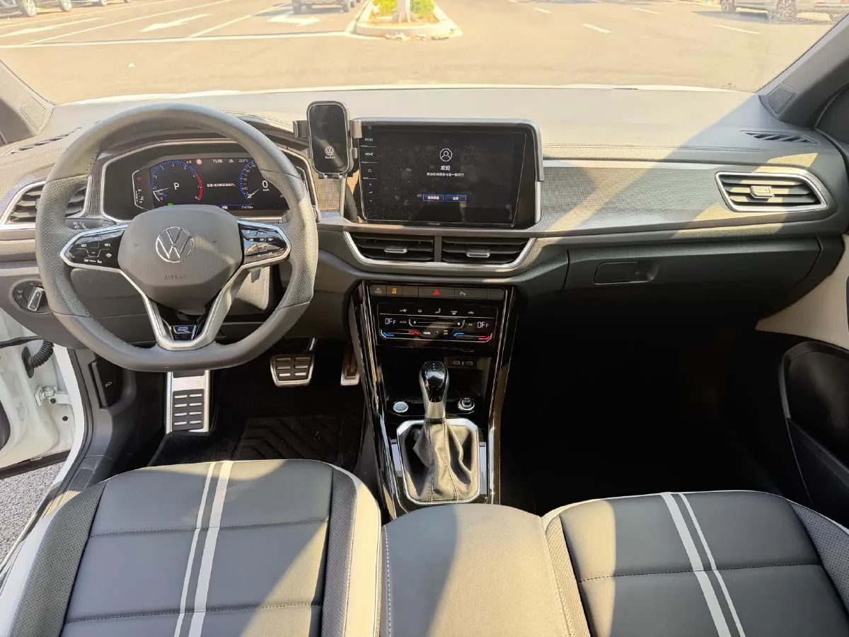 2023 Volkswagen T-Roc 1.5T 160HP L4 7DCT,autocango,china used car exporter,china ev exporter,chinese used car exporter,chinese used ev exporter