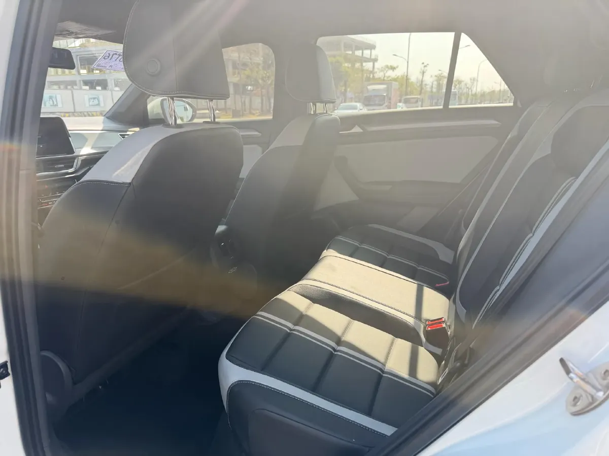 2023 Volkswagen T-Roc 1.5T 160HP L4 7DCT,autocango,china used car exporter,china ev exporter,chinese used car exporter,chinese used ev exporter