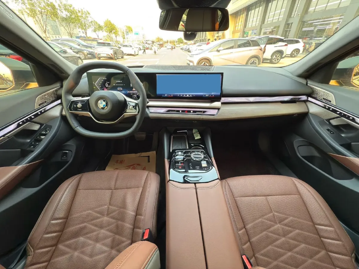 2025 BMW 5 Series 2.0T 258HP L4 8AT,autocango,china used car exporter,china ev exporter,chinese used car exporter,chinese used ev exporter