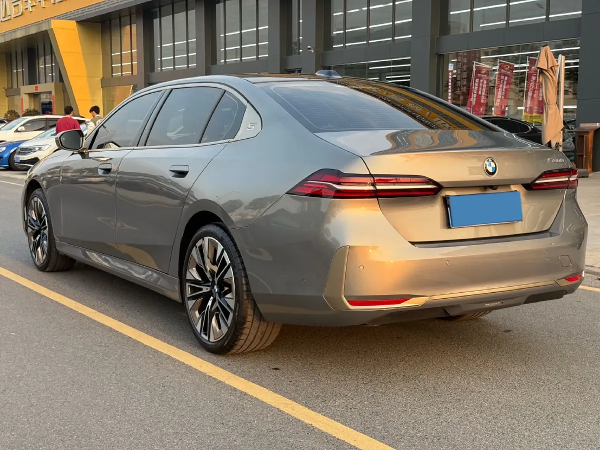 2025 BMW 5 Series 2.0T 258HP L4 8AT,autocango,china used car exporter,china ev exporter,chinese used car exporter,chinese used ev exporter