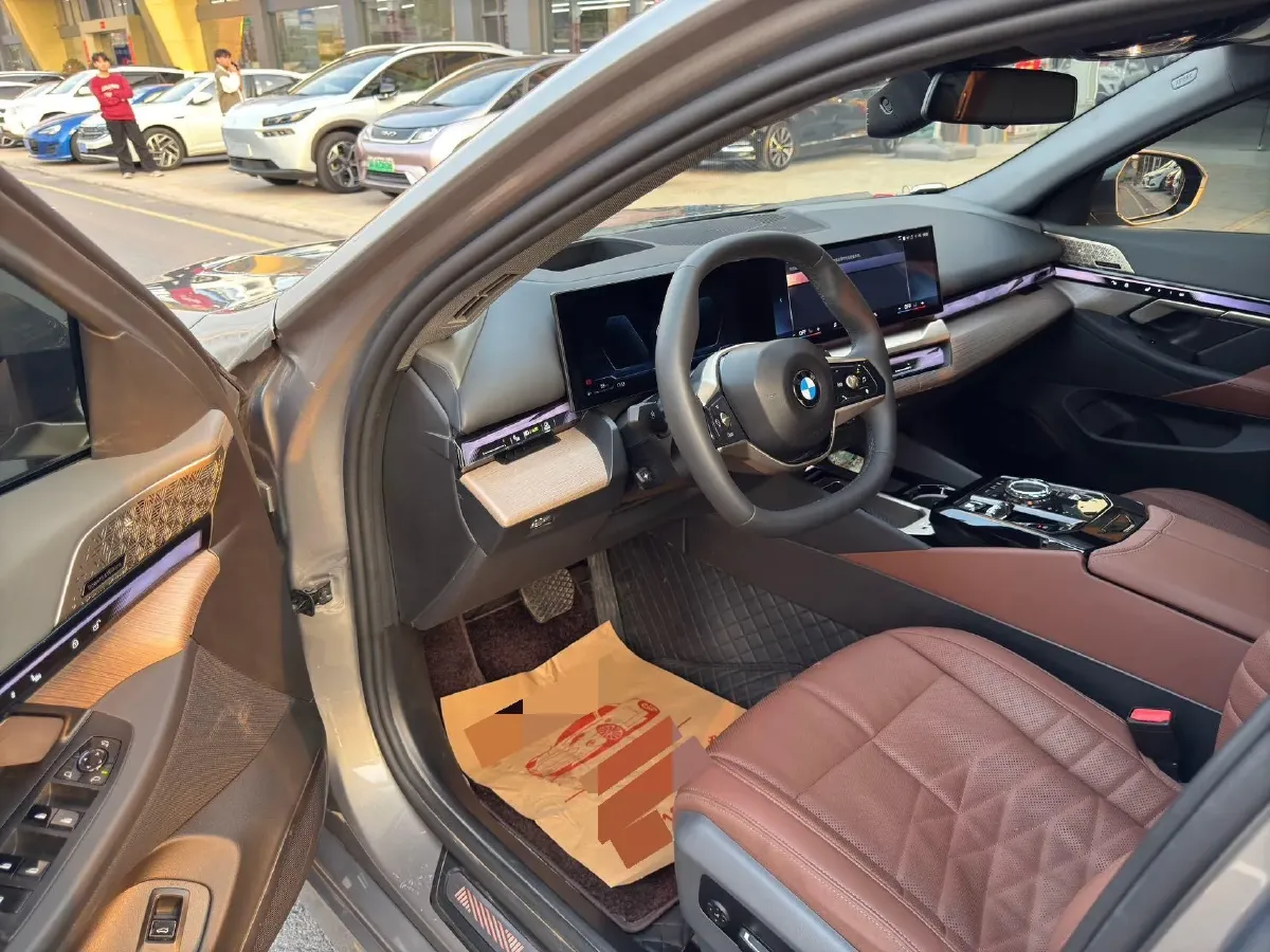 2025 BMW 5 Series 2.0T 258HP L4 8AT,autocango,china used car exporter,china ev exporter,chinese used car exporter,chinese used ev exporter