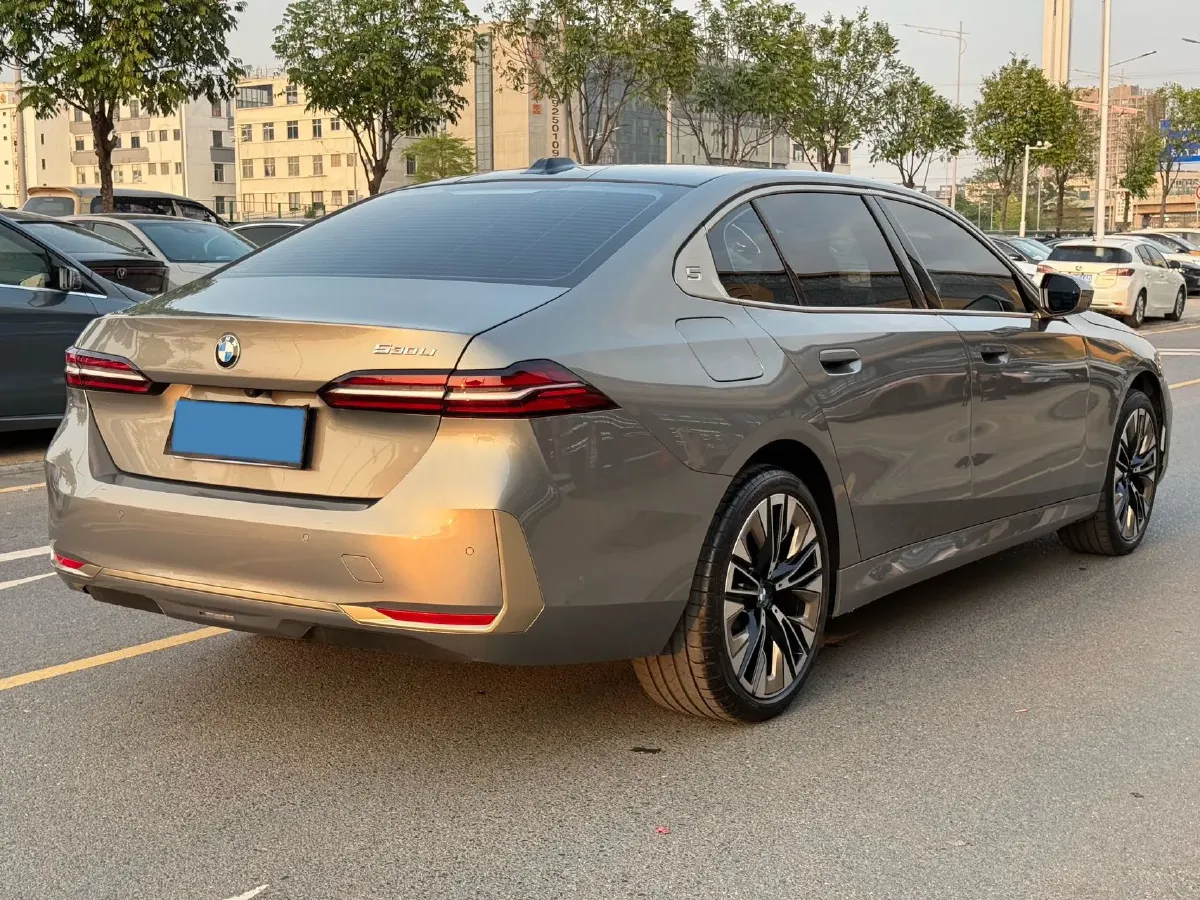 2025 BMW 5 Series 2.0T 258HP L4 8AT,autocango,china used car exporter,china ev exporter,chinese used car exporter,chinese used ev exporter