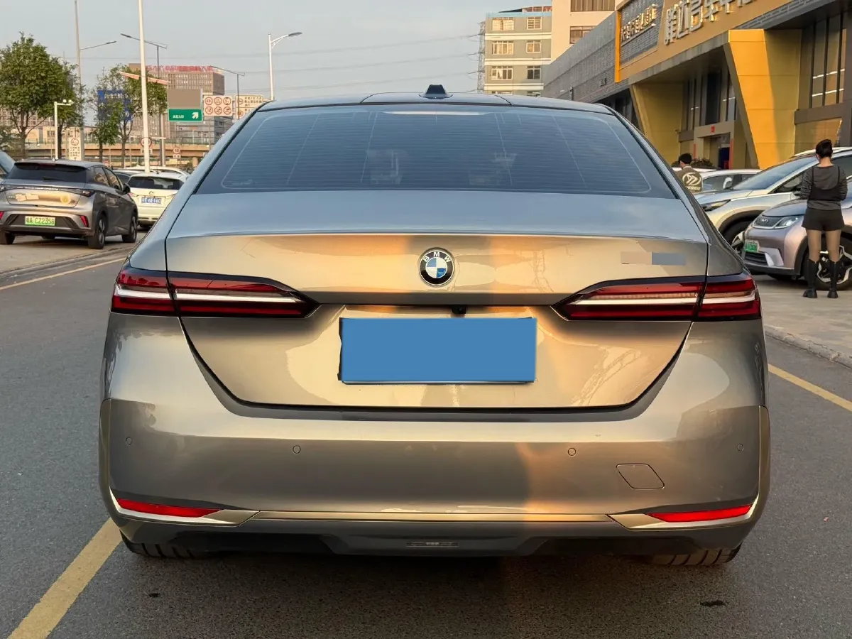 2025 BMW 5 Series 2.0T 258HP L4 8AT,autocango,china used car exporter,china ev exporter,chinese used car exporter,chinese used ev exporter