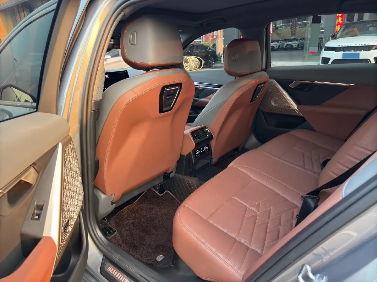 2025 BMW 5 Series 2.0T 258HP L4 8AT,autocango,china used car exporter,china ev exporter,chinese used car exporter,chinese used ev exporter