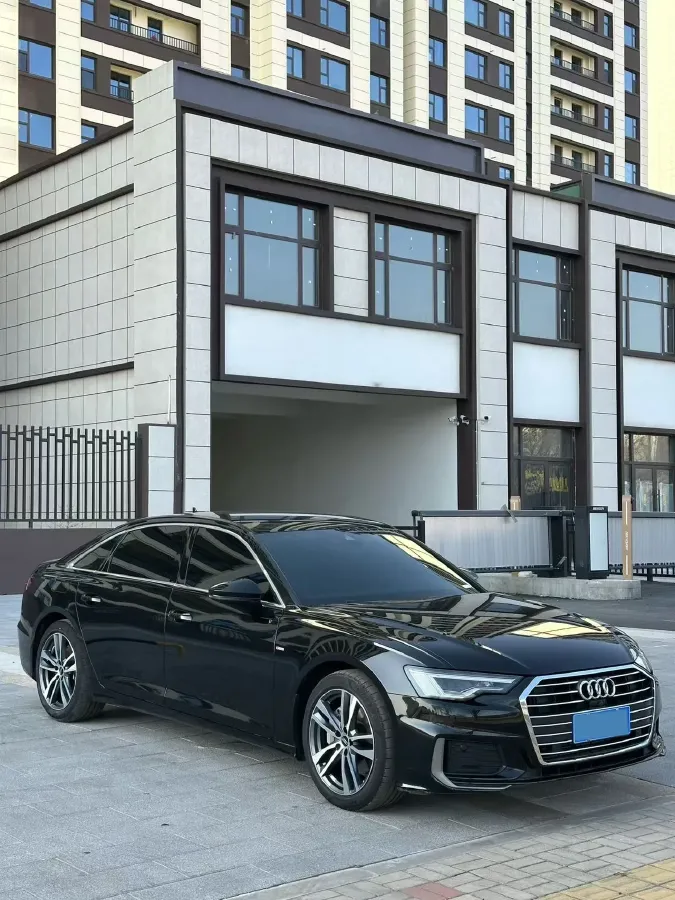2022 Audi A6L 2.0T 190HP L4 7DCT,autocango,china used car exporter,china ev exporter,chinese used car exporter,chinese used ev exporter