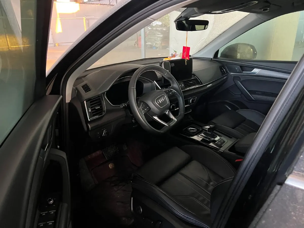 2021 Audi Q5L 2.0T 190HP L4 7DCT,autocango,china used car exporter,china ev exporter,chinese used car exporter,chinese used ev exporter