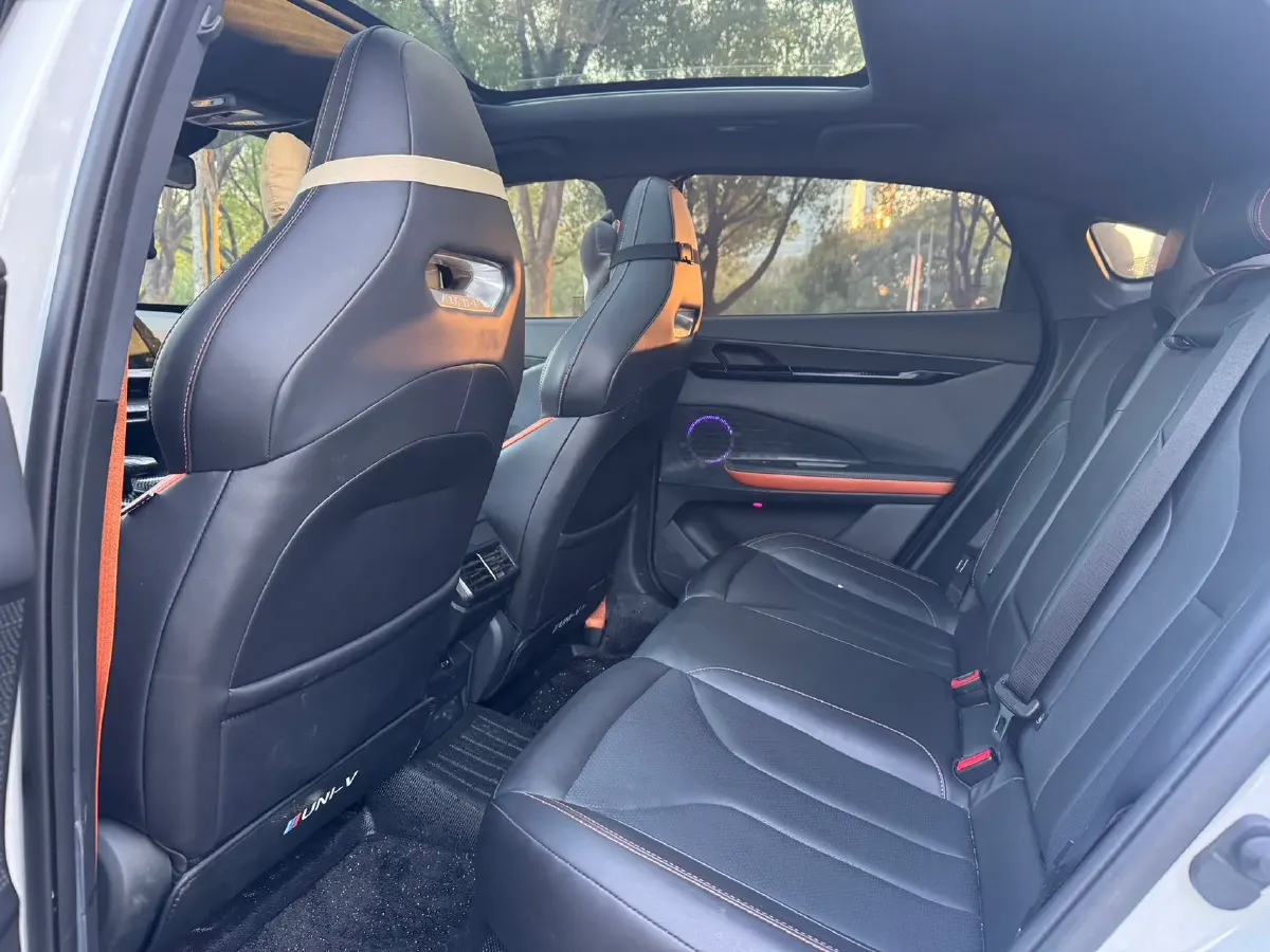 2023 ChangAn UNI-V 1.5T 188HP L4 7DCT,autocango,china used car exporter,china ev exporter,chinese used car exporter,chinese used ev exporter