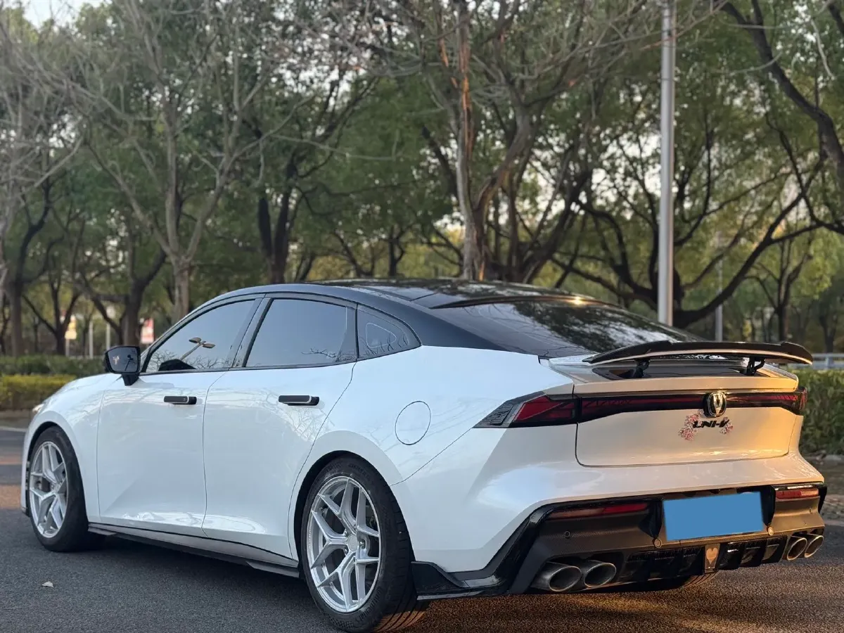 2023 ChangAn UNI-V 1.5T 188HP L4 7DCT,autocango,china used car exporter,china ev exporter,chinese used car exporter,chinese used ev exporter