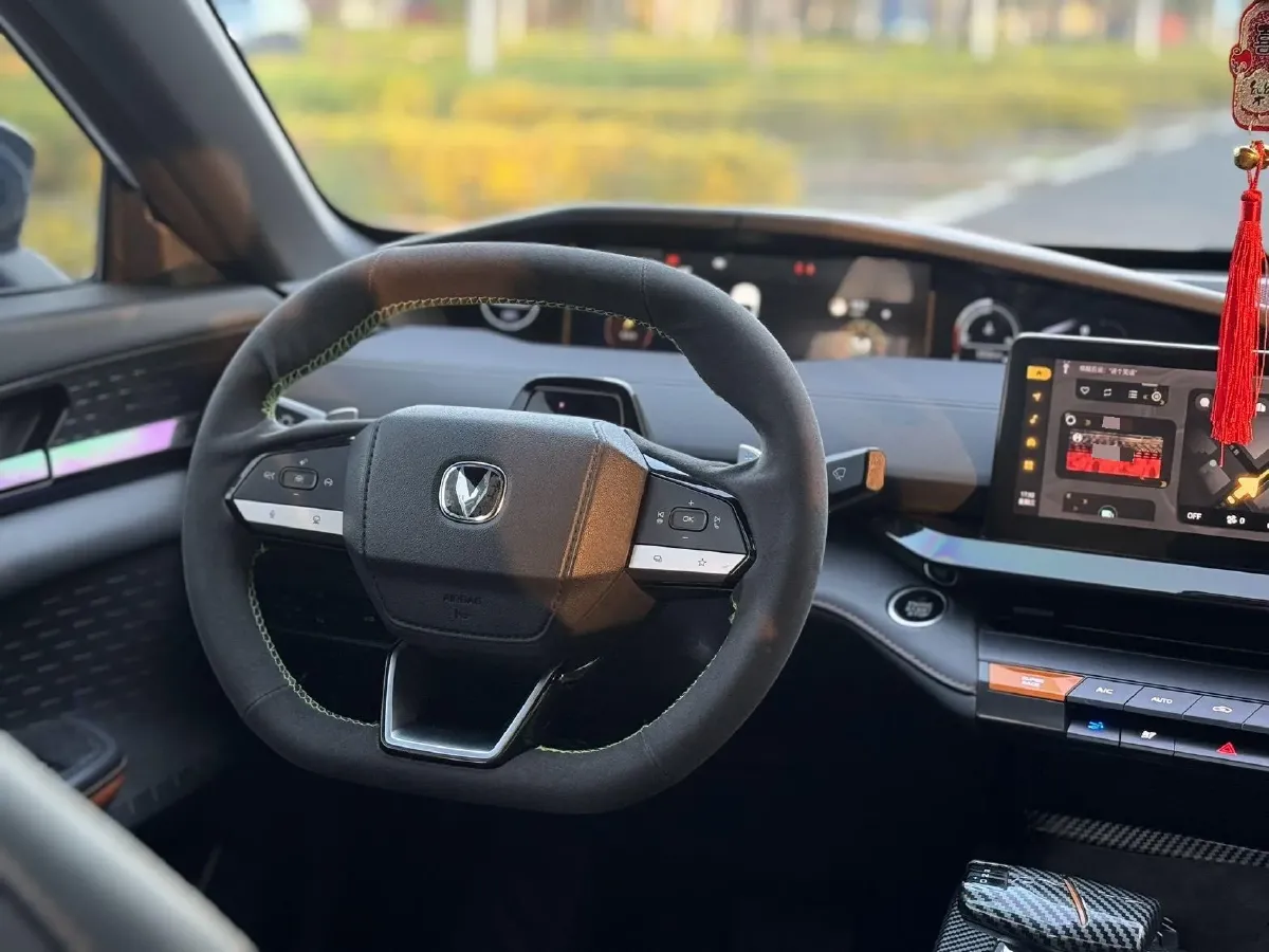 2023 ChangAn UNI-V 1.5T 188HP L4 7DCT,autocango,china used car exporter,china ev exporter,chinese used car exporter,chinese used ev exporter