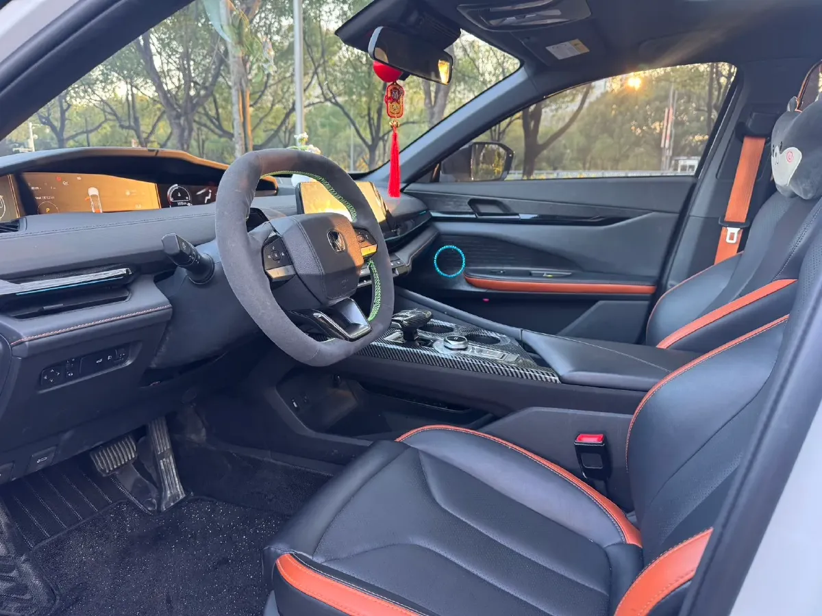 2023 ChangAn UNI-V 1.5T 188HP L4 7DCT,autocango,china used car exporter,china ev exporter,chinese used car exporter,chinese used ev exporter