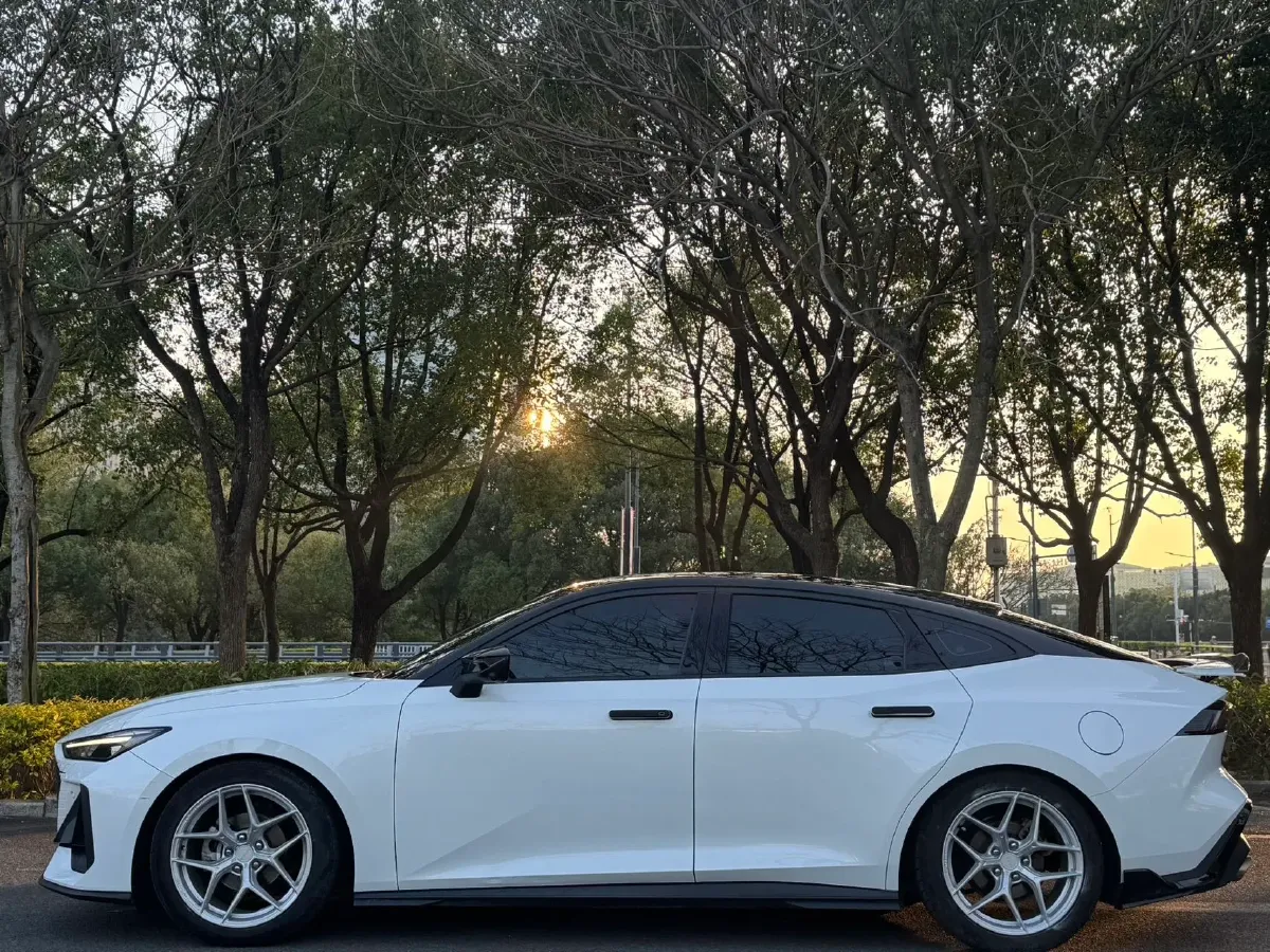 2023 ChangAn UNI-V 1.5T 188HP L4 7DCT,autocango,china used car exporter,china ev exporter,chinese used car exporter,chinese used ev exporter