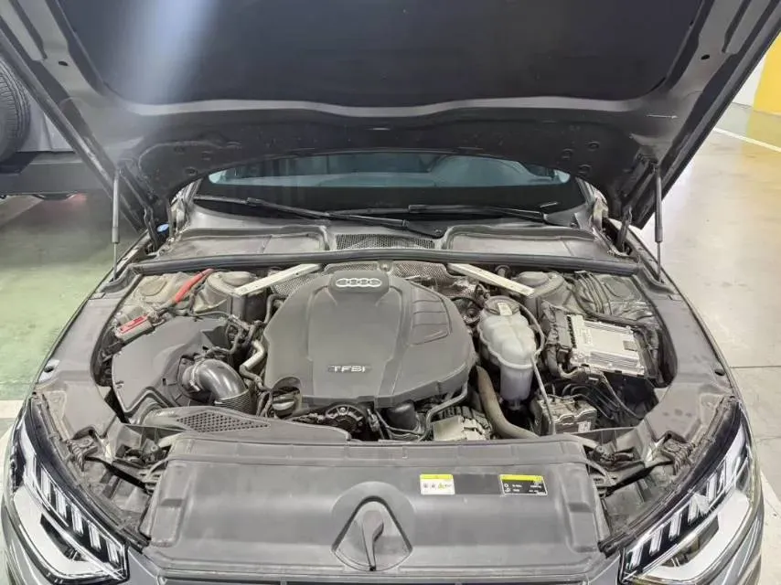 2023 Audi A4L 2.0T 190HP L4 7DCT,autocango,china used car exporter,china ev exporter,chinese used car exporter,chinese used ev exporter