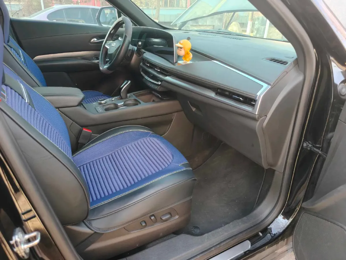 2024 Cadillac XT4 2.0T 237HP L4 9AT,autocango,china used car exporter,china ev exporter,chinese used car exporter,chinese used ev exporter