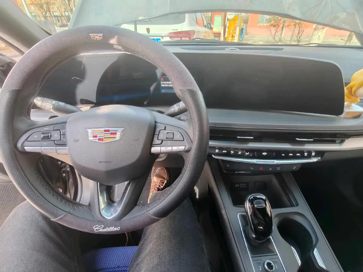 2024 Cadillac XT4 2.0T 237HP L4 9AT,autocango,china used car exporter,china ev exporter,chinese used car exporter,chinese used ev exporter