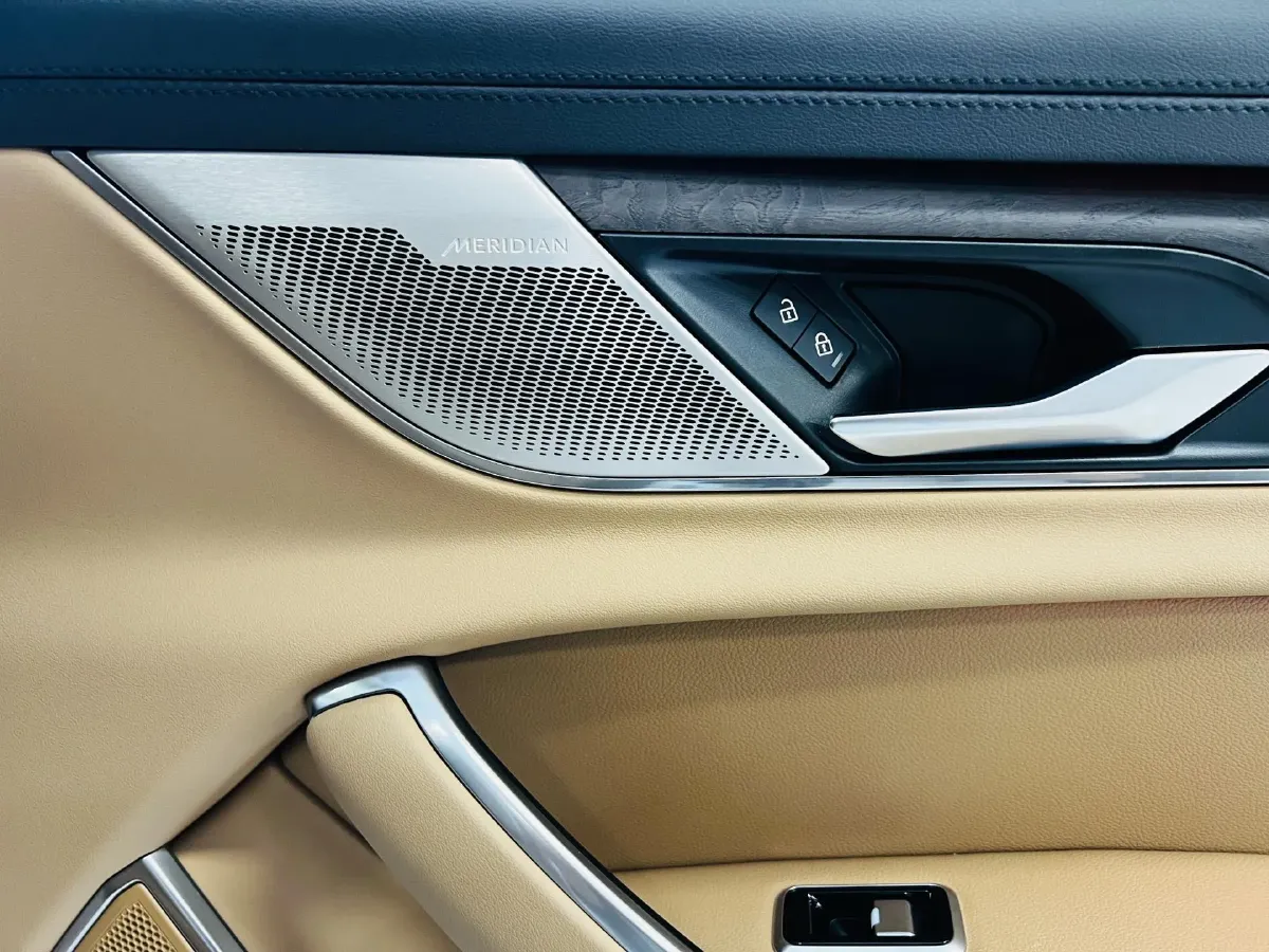 2024 Jaguar XFL 2.0T 250HP L4 8AT,autocango,china used car exporter,china ev exporter,chinese used car exporter,chinese used ev exporter